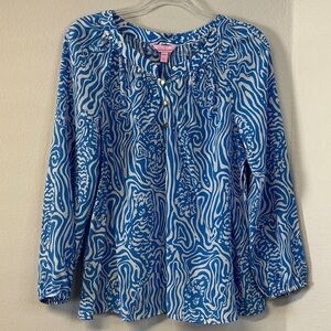 Lilly Pulitzer Camille 100% Silk Solar Blue Night Swimming Blouse Women's Size M